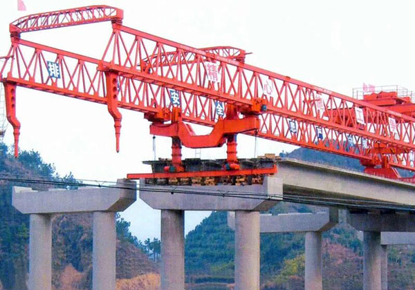 鐵路架橋機